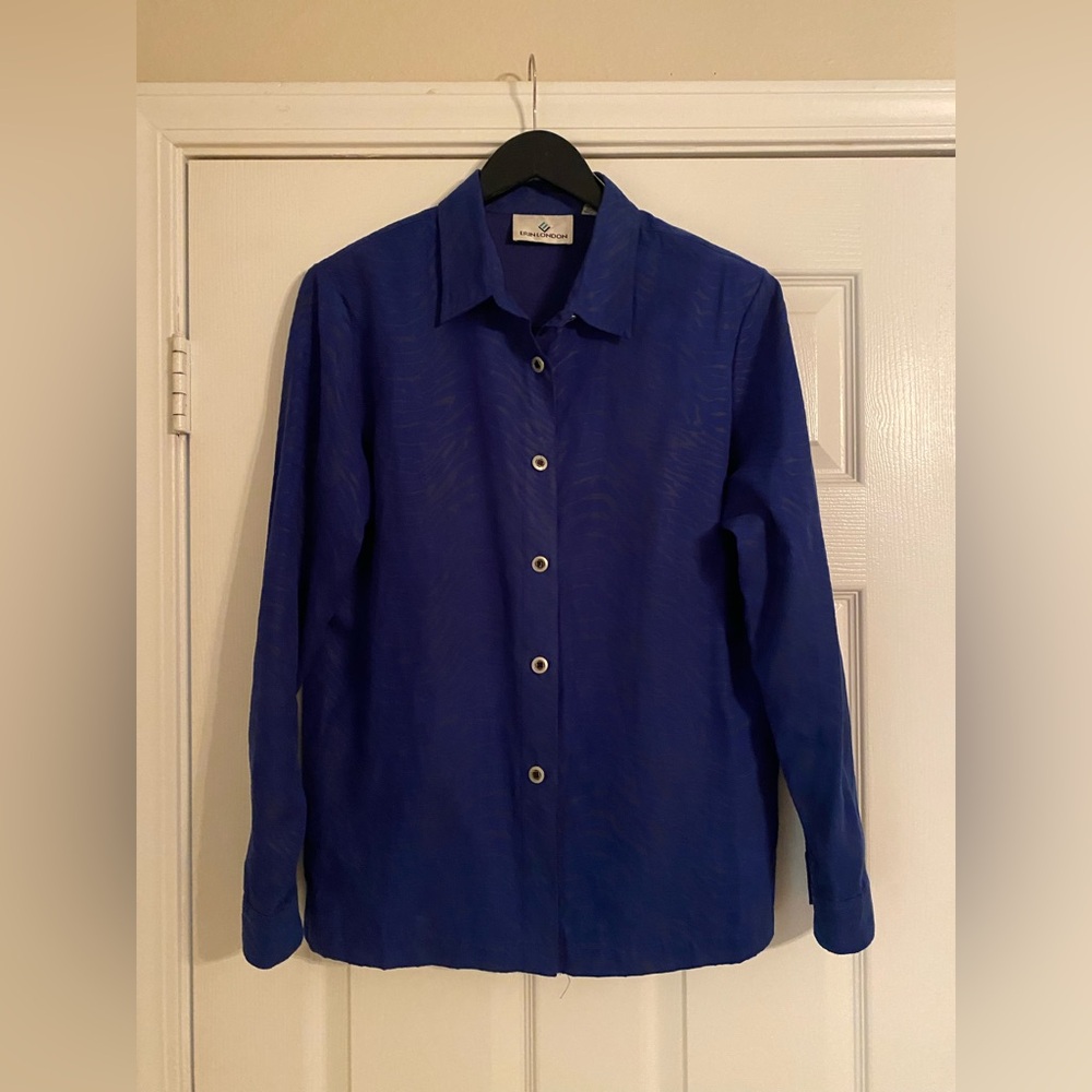 Erin London. Blue Button-Up Shirt. Long Sleeve. Size Medium. Women’s